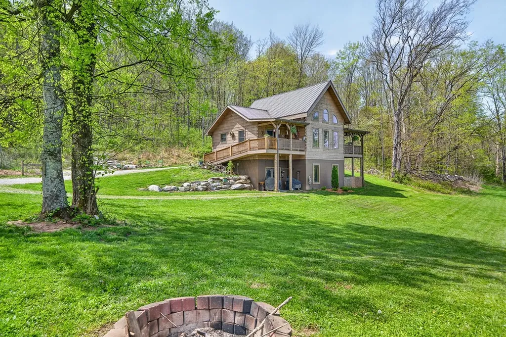 1218 Moody Road Byrdstown TN 38549