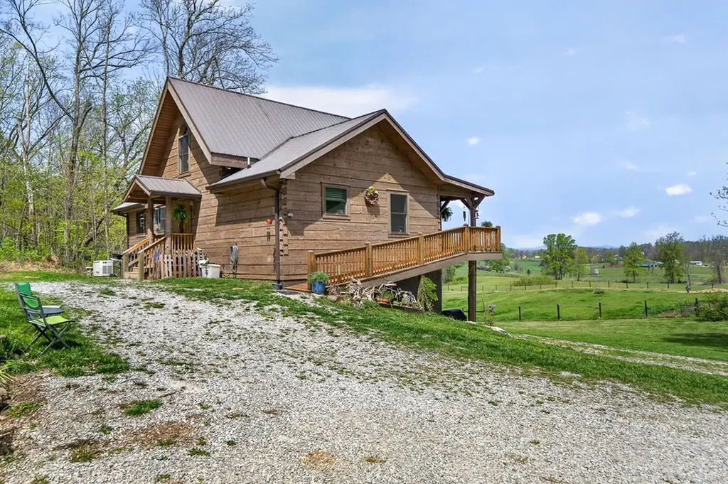 1218 Moody Road Byrdstown TN 38549