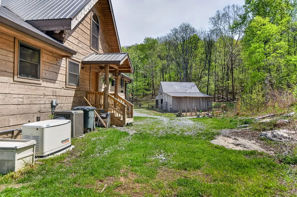1218 Moody Road Byrdstown TN 38549