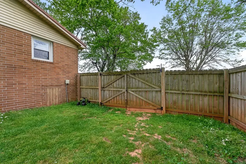 237 Armstrong Road Doyle TN 38559