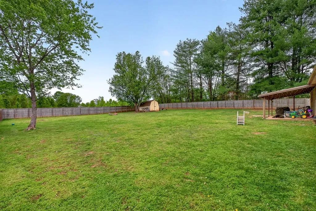 237 Armstrong Road Doyle TN 38559