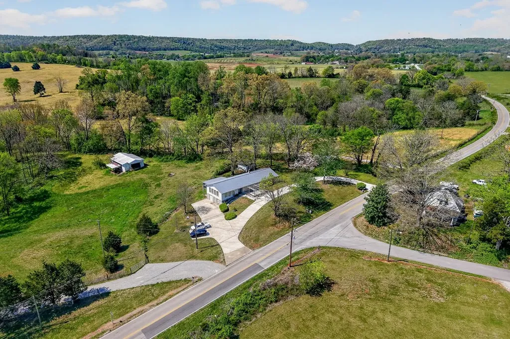 463 Franks Ferry Road Sparta TN 38583