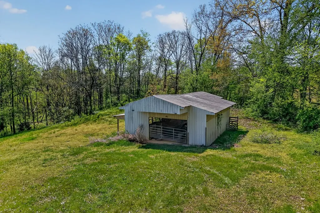 463 Franks Ferry Road Sparta TN 38583