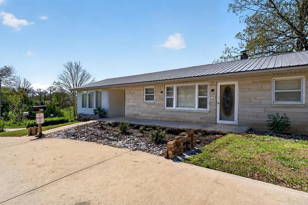 463 Franks Ferry Road Sparta TN 38583