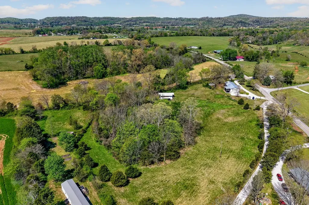 463 Franks Ferry Road Sparta TN 38583
