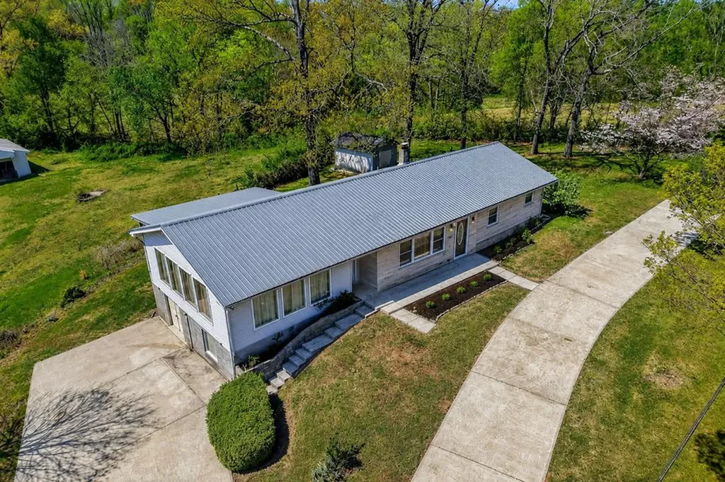 463 Franks Ferry Road Sparta TN 38583