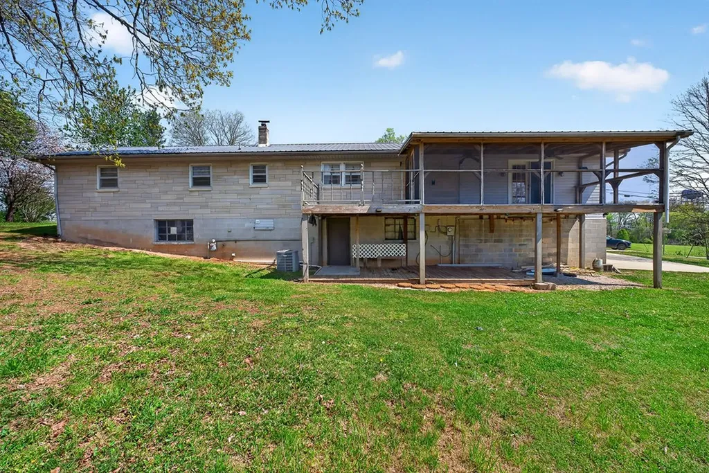 463 Franks Ferry Road Sparta TN 38583