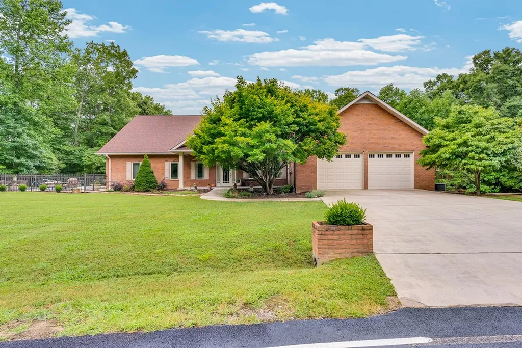 1005 Riverwatch Trace Sparta TN 38583
