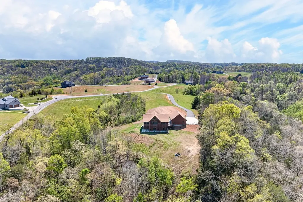 800 Quail Run Byrdstown TN 38549