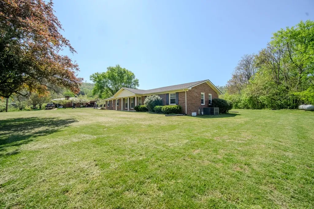 5027 Rocky Point Road Cookeville TN 38506