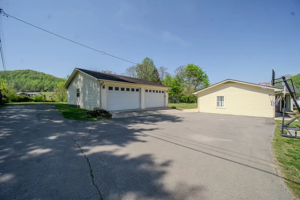5027 Rocky Point Road Cookeville TN 38506