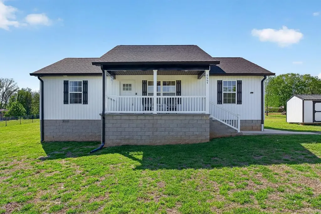 8664 Old Kentucky Road Sparta TN 38583