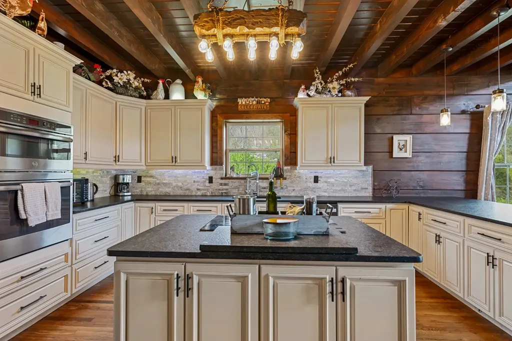 4818 Ensor Hollow Road Buffalo Valley TN 38548