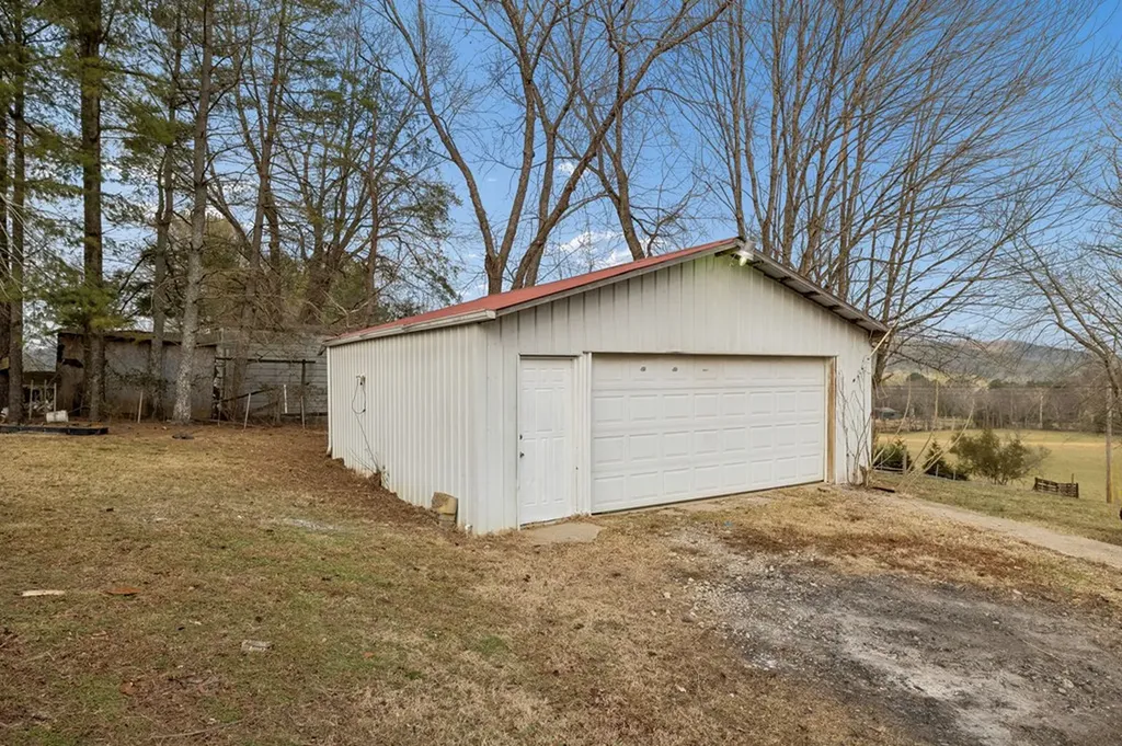 9 Cordell Hull Lane Elmwood TN 38560