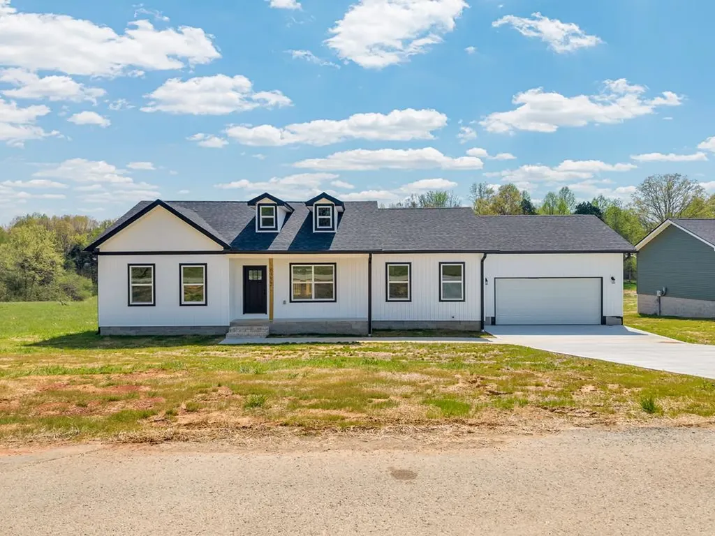 8352 Southfork Baxter TN 38583