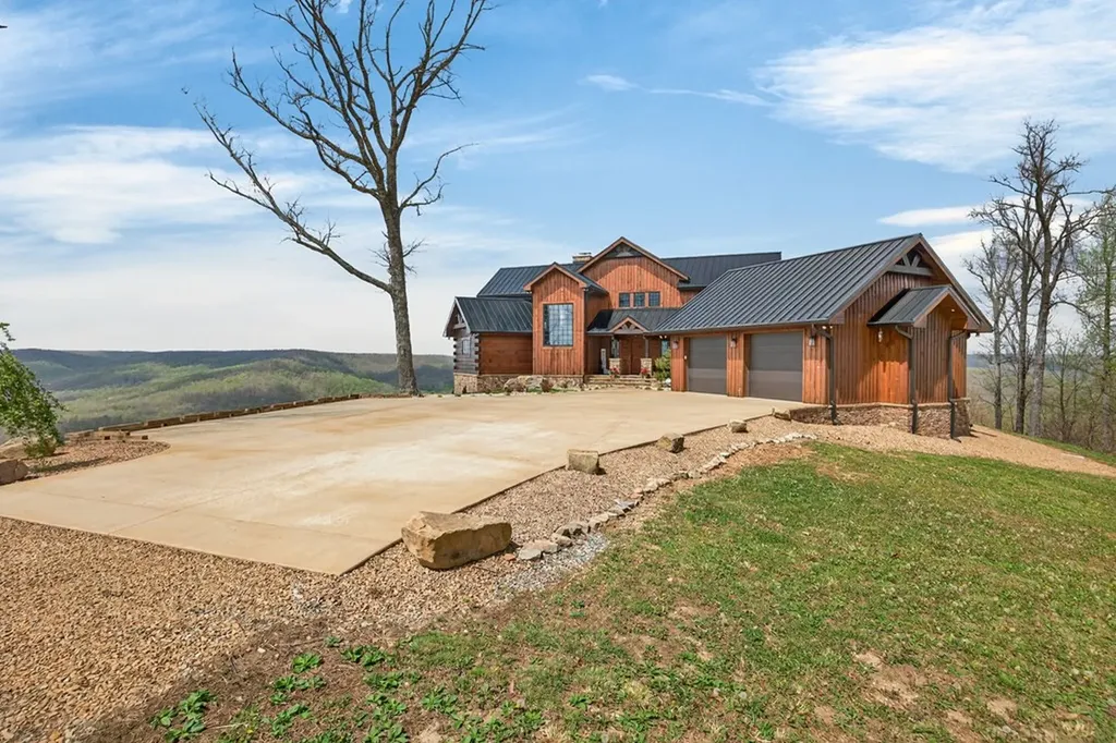 751 Bear Knob Lane Crawford TN 38554