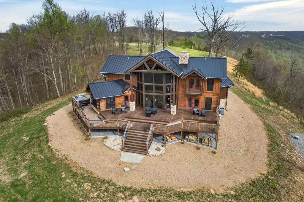 751 Bear Knob Lane Crawford TN 38554