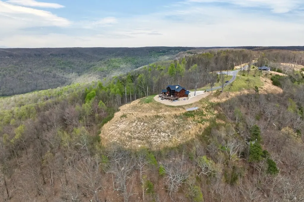 751 Bear Knob Lane Crawford TN 38554