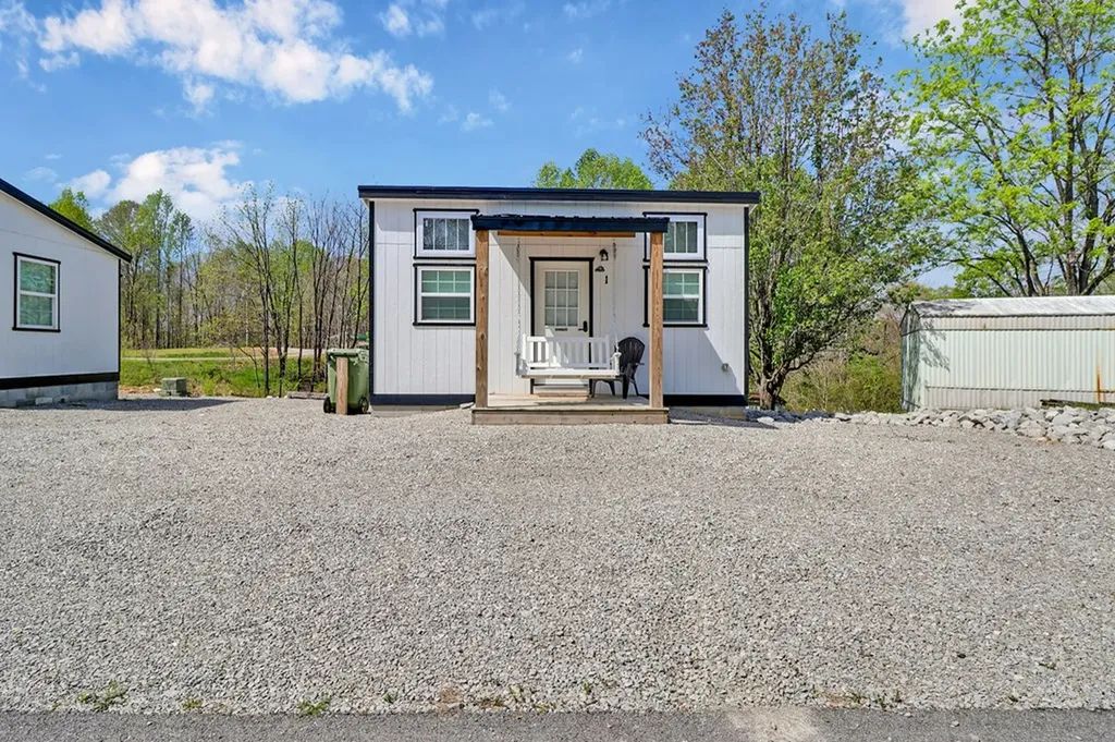 5086 Eagles Cove Byrdstown TN 38549