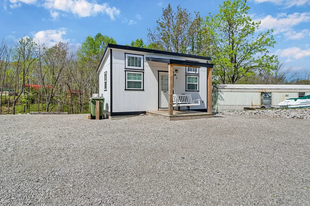5086 Eagles Cove Byrdstown TN 38549