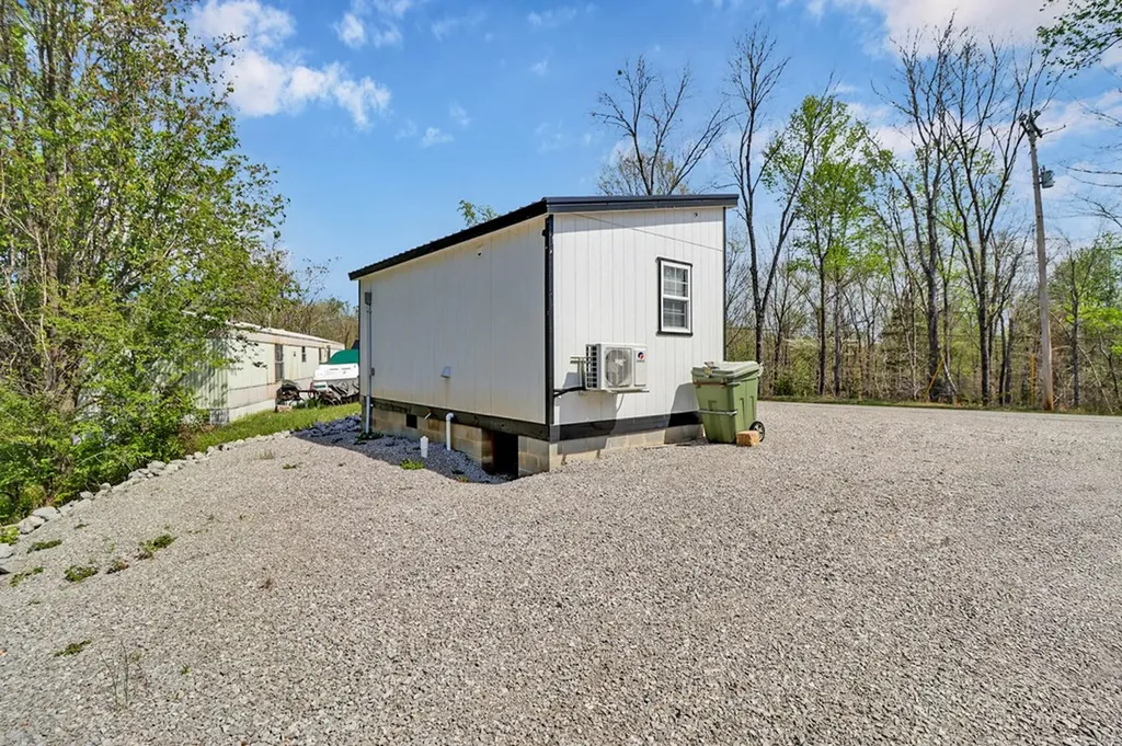 5086 Eagles Cove Byrdstown TN 38549