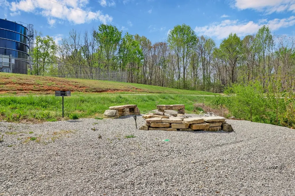 5086 Eagles Cove Byrdstown TN 38549