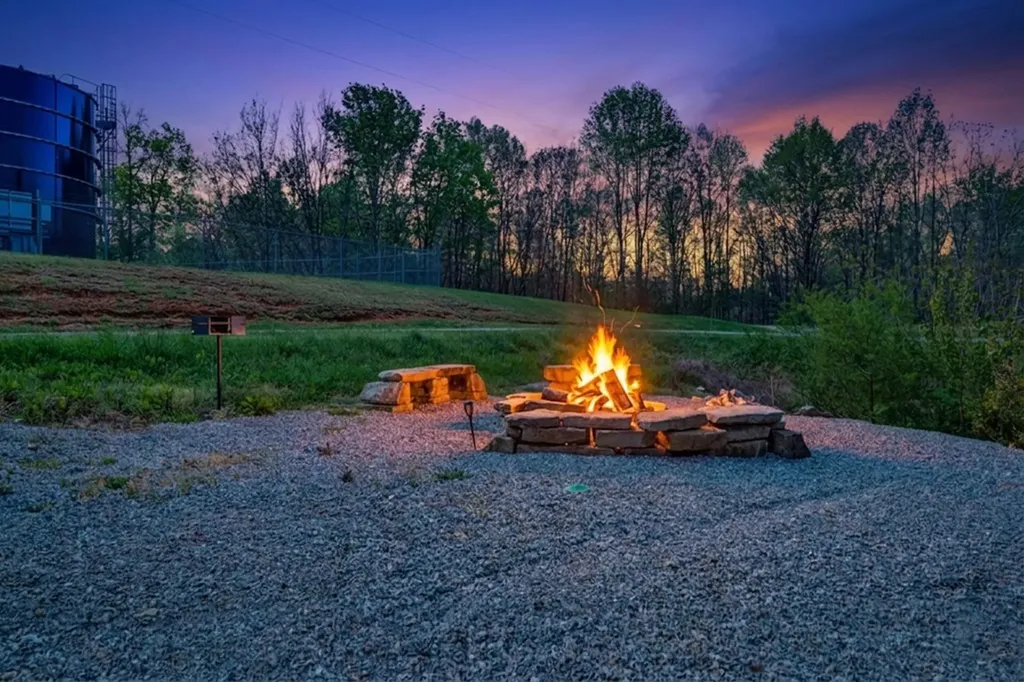 5086 Eagles Cove Byrdstown TN 38549
