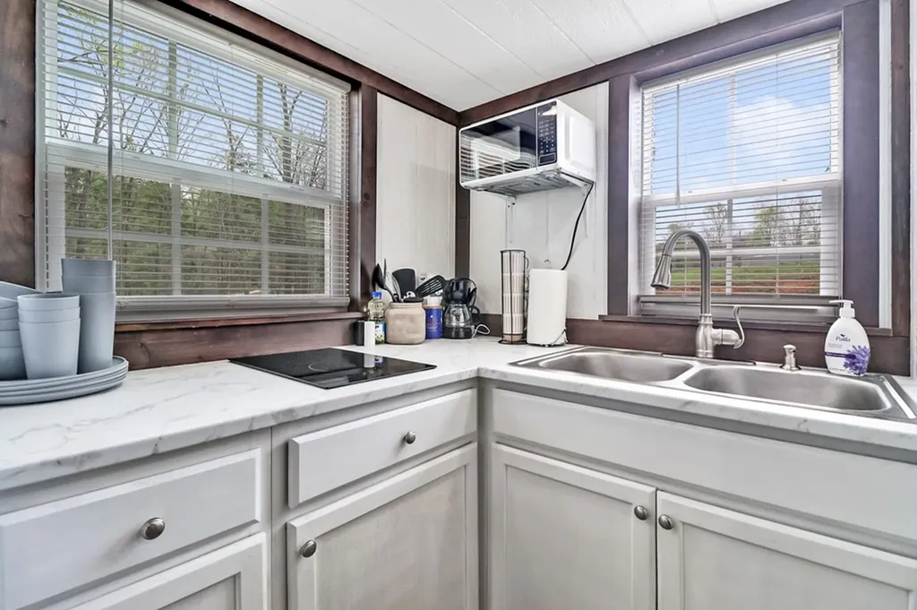 5086 Eagles Cove Byrdstown TN 38549