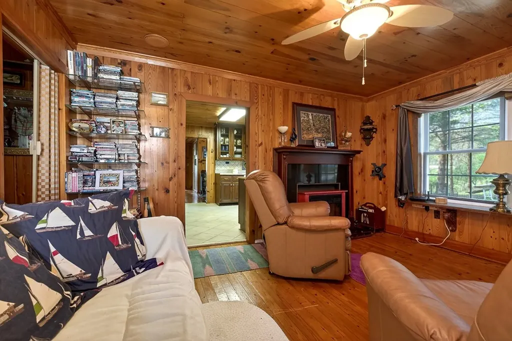 1932 Holly Creek Road Celina TN 38551