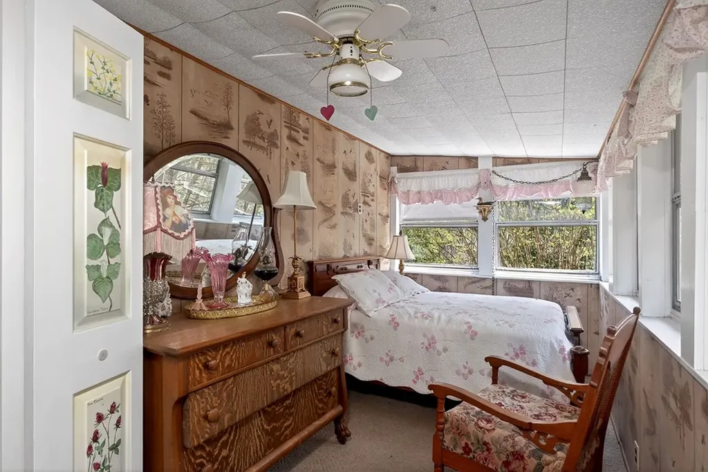1932 Holly Creek Road Celina TN 38551