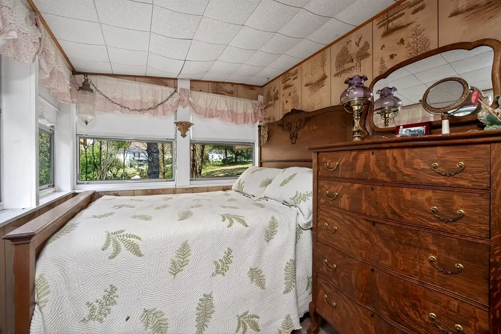 1932 Holly Creek Road Celina TN 38551