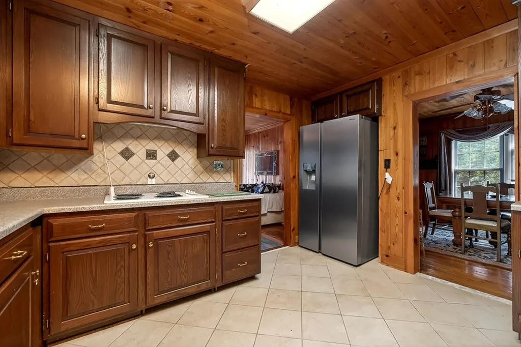 1932 Holly Creek Road Celina TN 38551