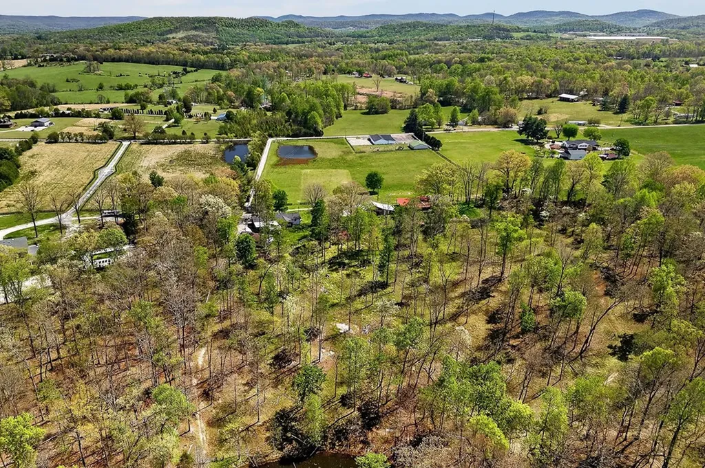 1816 Windle Community Road Cookeville TN 38506