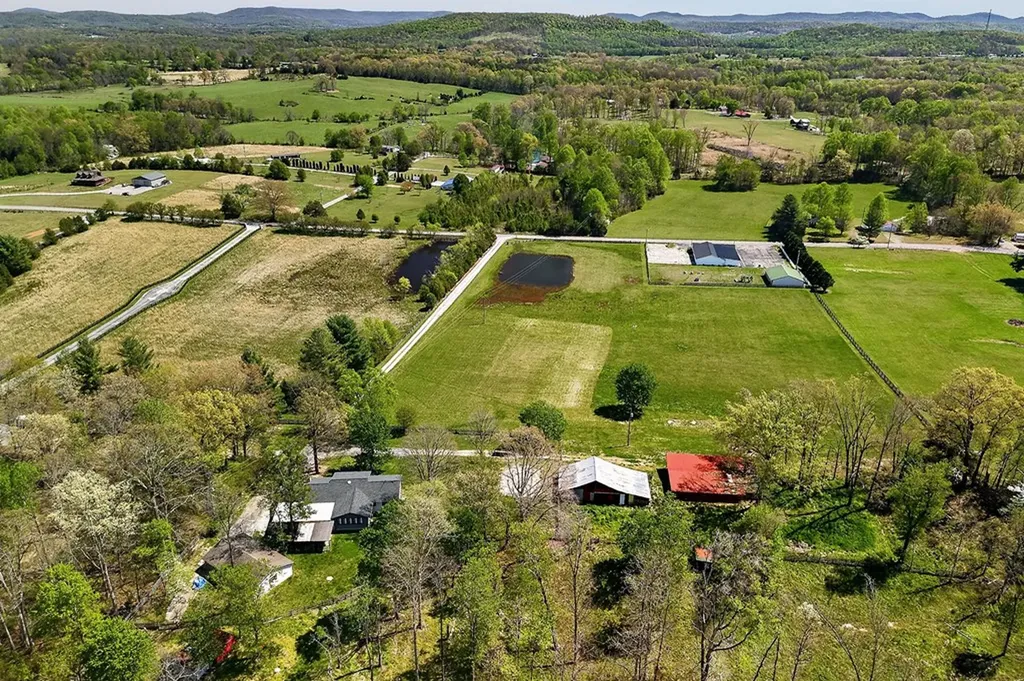 1816 Windle Community Road Cookeville TN 38506