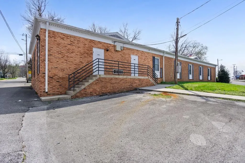 225 E Main Street Livingston TN 38570