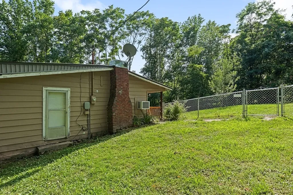 300 Poston Ridge Lane Gainesboro TN 38562