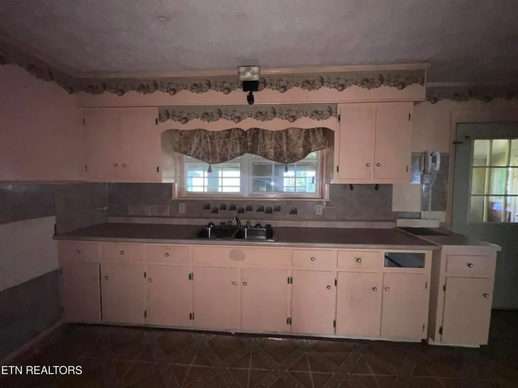 554 Mary Cromwell Road Jamestown TN 38556-5218