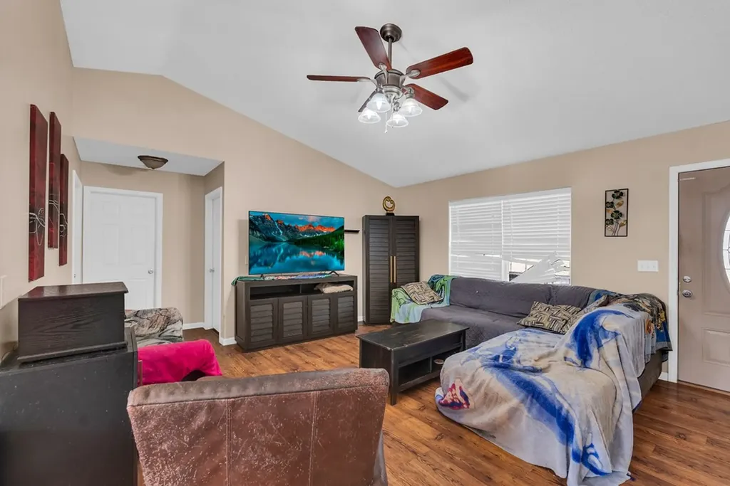 1414 Pilgrim Drive Grimsley TN 38565