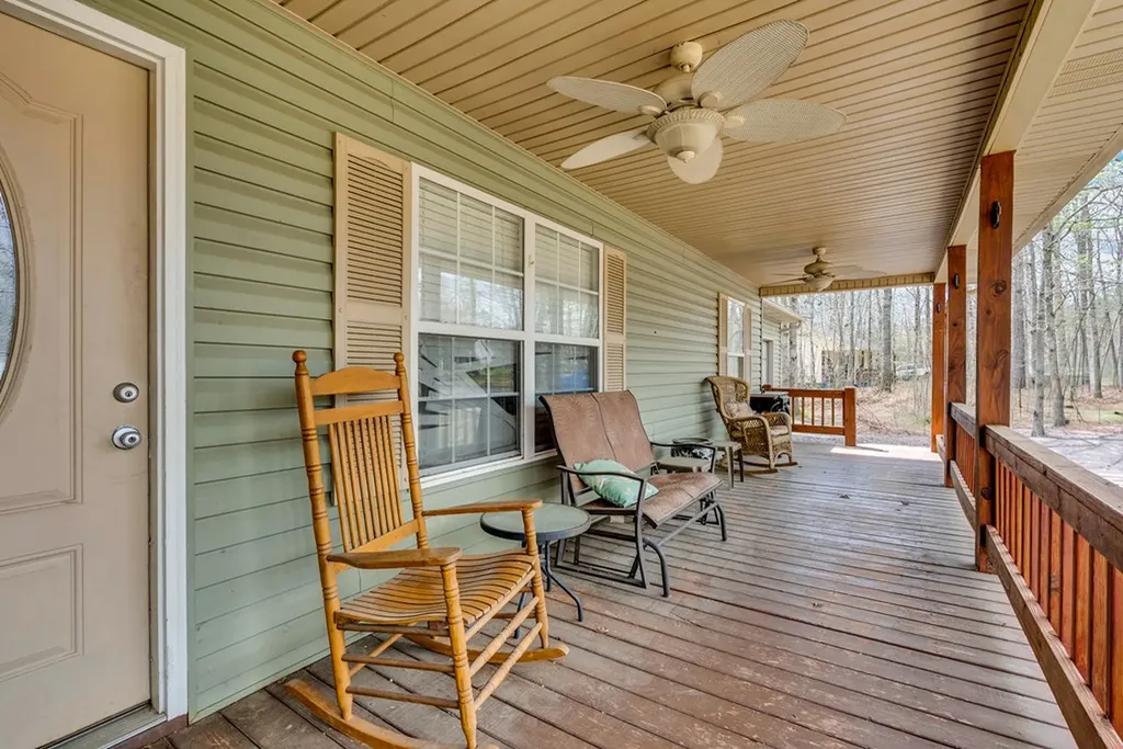 1414 Pilgrim Drive Grimsley TN 38565