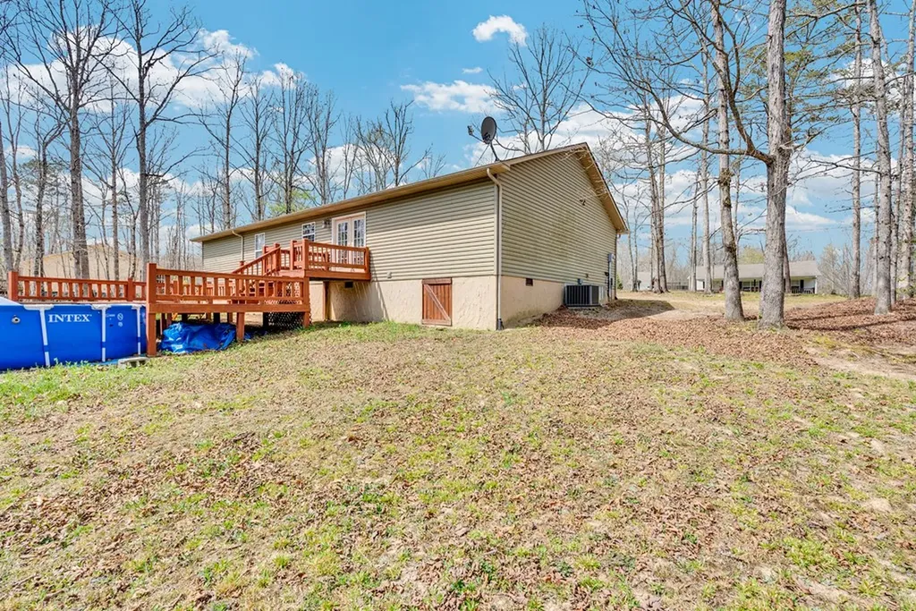 1414 Pilgrim Drive Grimsley TN 38565