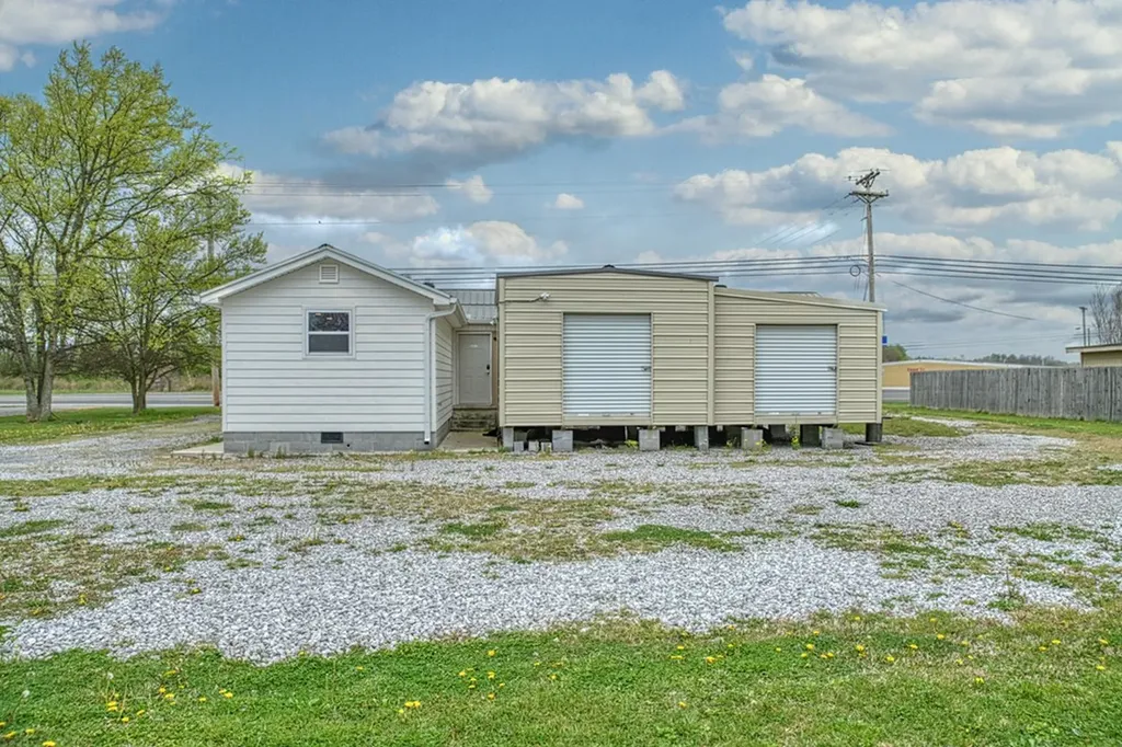 820 N Congress Boulevard Smithville TN 37166