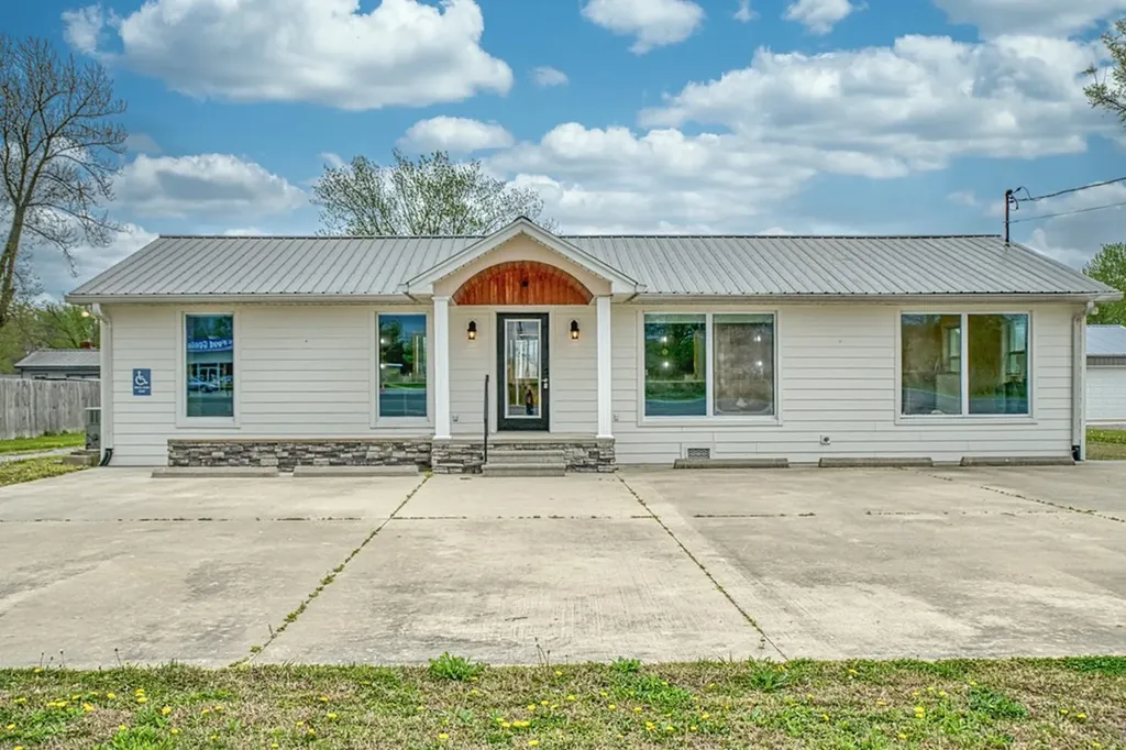 820 N Congress Boulevard Smithville TN 37166
