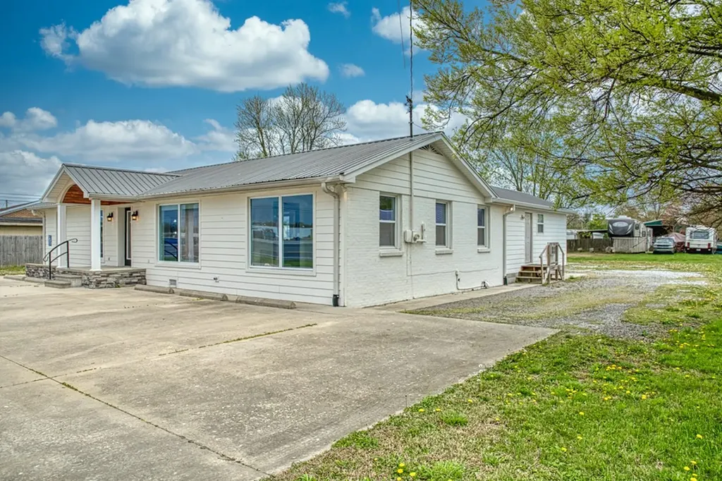 820 N Congress Boulevard Smithville TN 37166