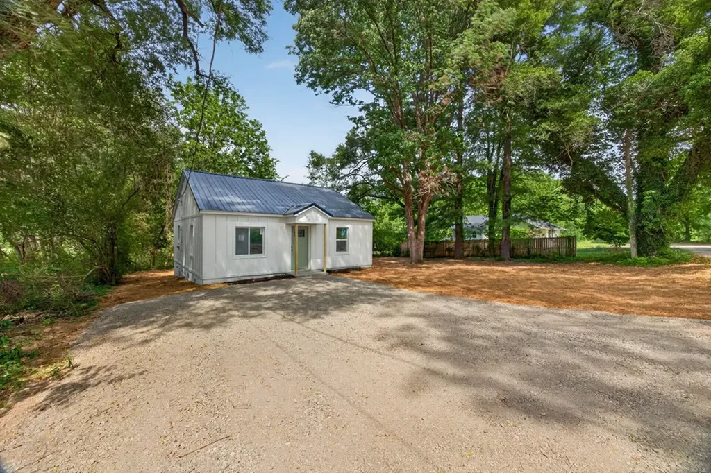 408 3rd Avenue N Baxter TN 38544