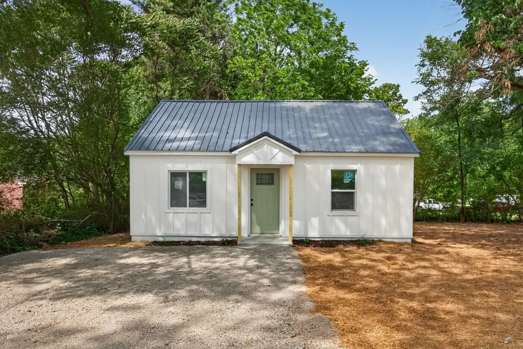 408 3rd Avenue N Baxter TN 38544