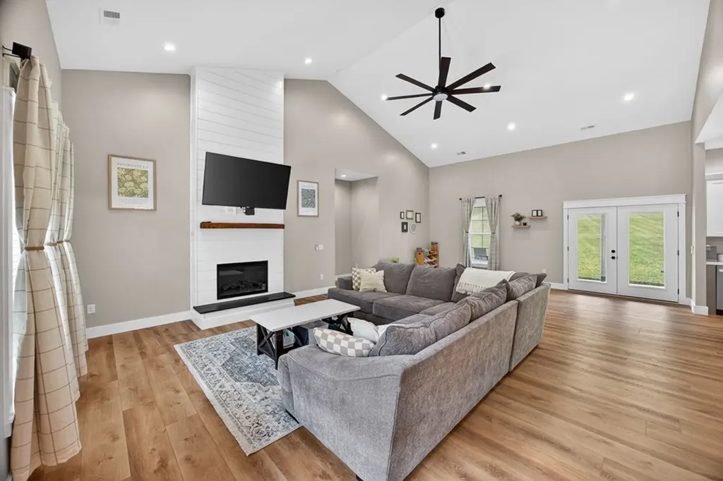 53 Kemp Hollow Road Pleasant Shade TN 37145