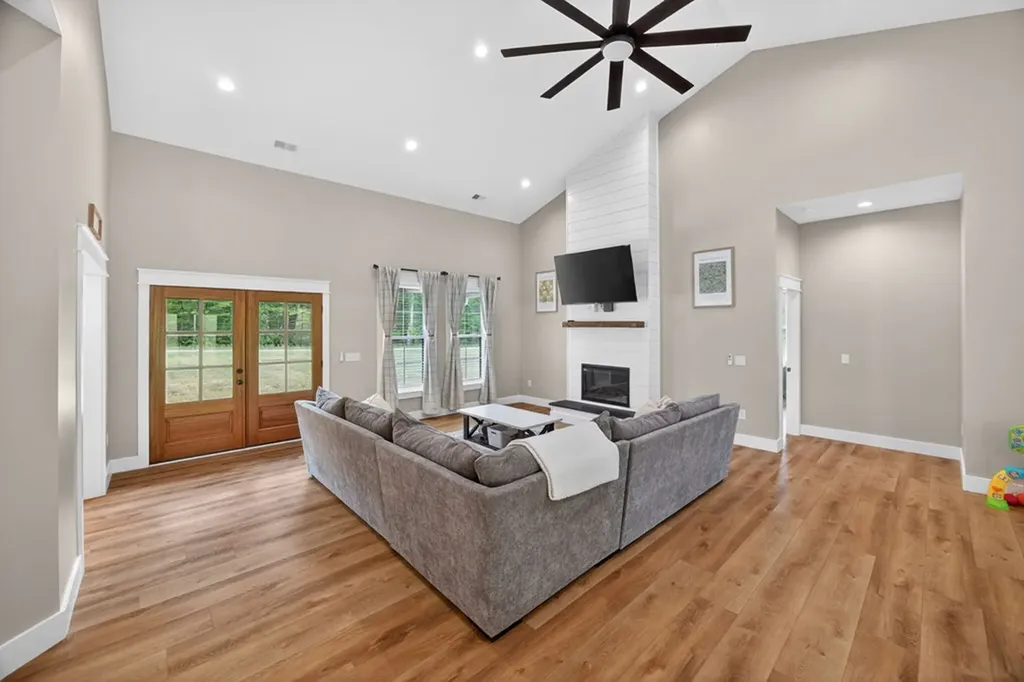 53 Kemp Hollow Road Pleasant Shade TN 37145