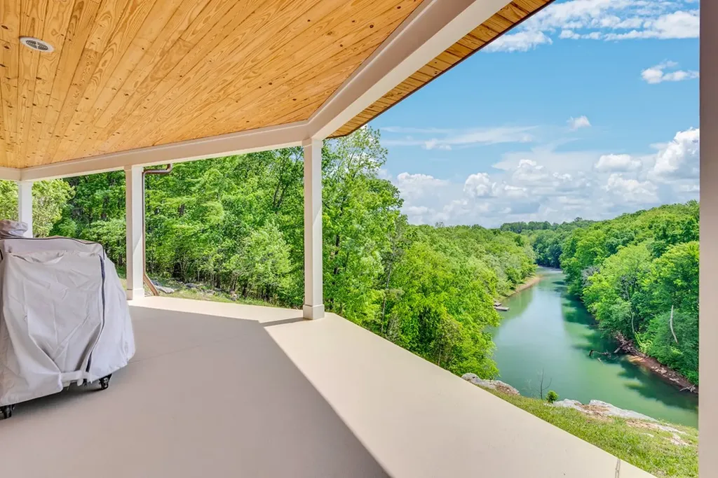 136 Rocky River Shores Rock Island TN 38581