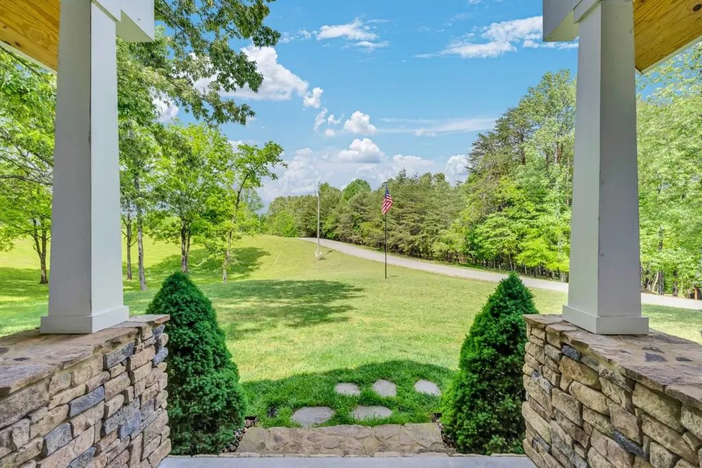 136 Rocky River Shores Rock Island TN 38581