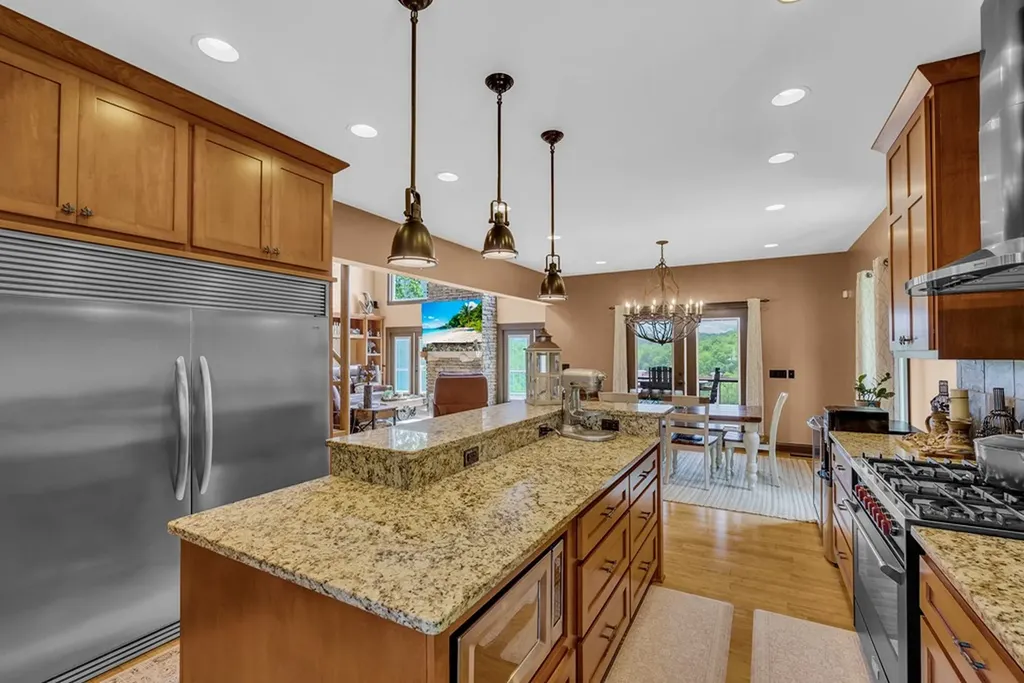136 Rocky River Shores Rock Island TN 38581
